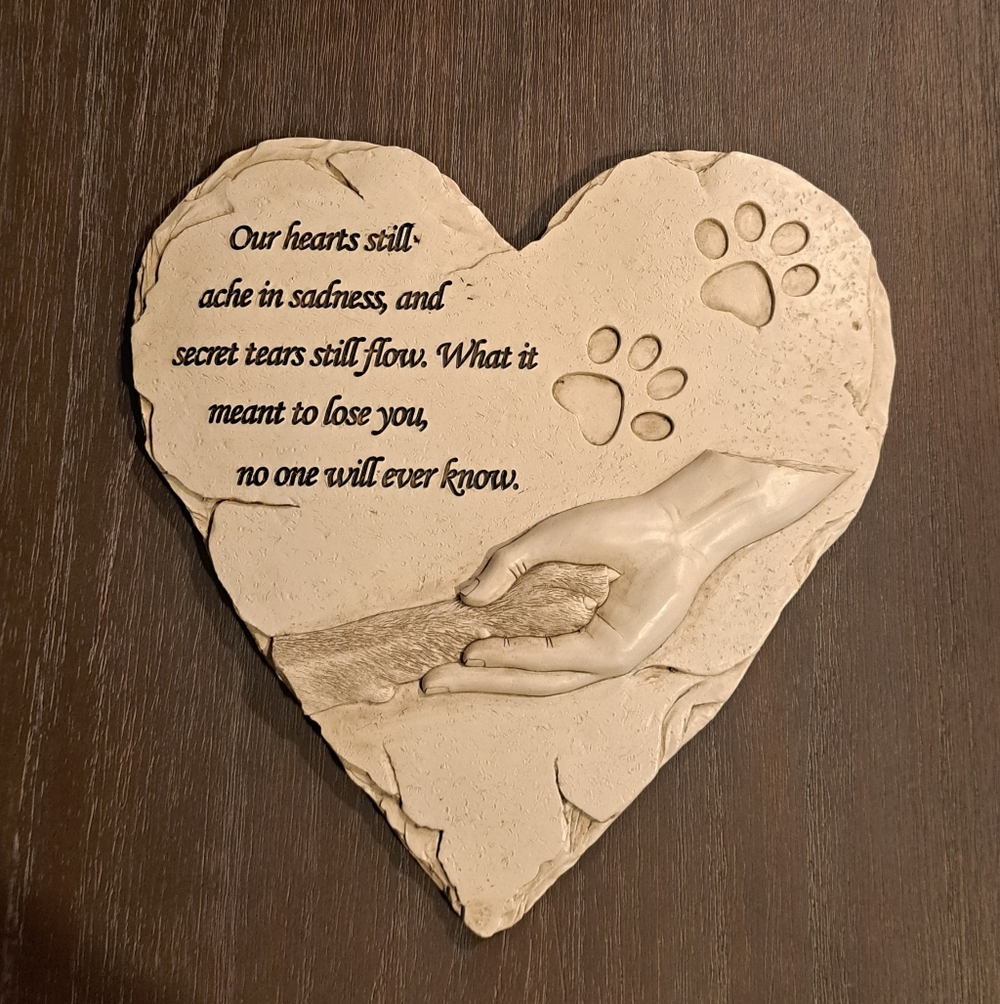 NWT Dog Pet Memorial Stone Heart-Shaped Loss of Pet Dog Grave Stone Headstone - Picture 3 of 6